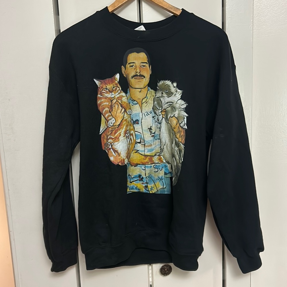 Iconic crewneck with Freddie Mercury and his cats 🐈🐈‍⬛